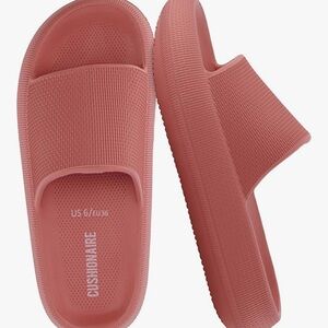 Cushionaire Women's Pink Slippers